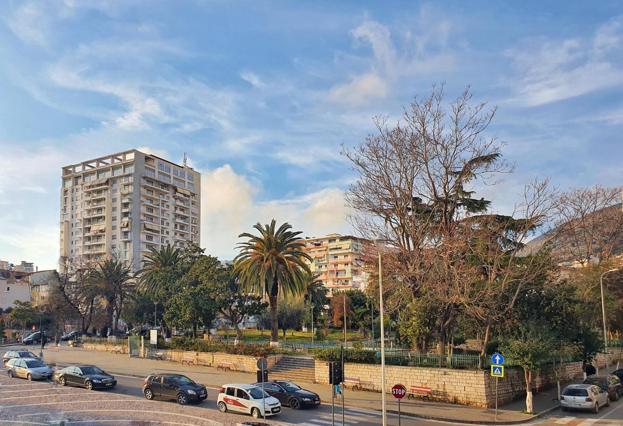 Joan 3* Sarandë